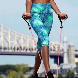 Victoria's Secret Blue and Green Patterned cropped VSX knockout Leggings